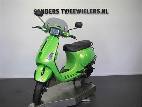 Alle vespa limited editions zijn verkrijgbaar bij sanders tweewielers in groesbeek